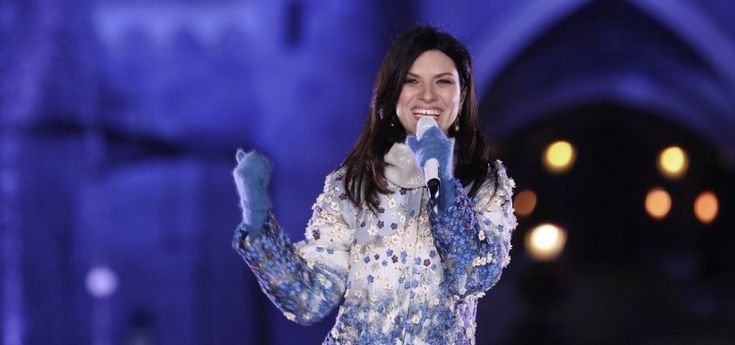 Laura Pausini, a Disneyland è già Natale: "È il mio sogno fin da bambina"