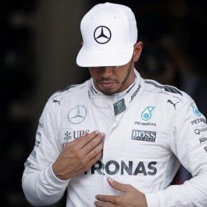 F1, Ecclestone: "Mercedes scelga pilota forte, altrimenti Hamilton potrebbe doppiare tutti"