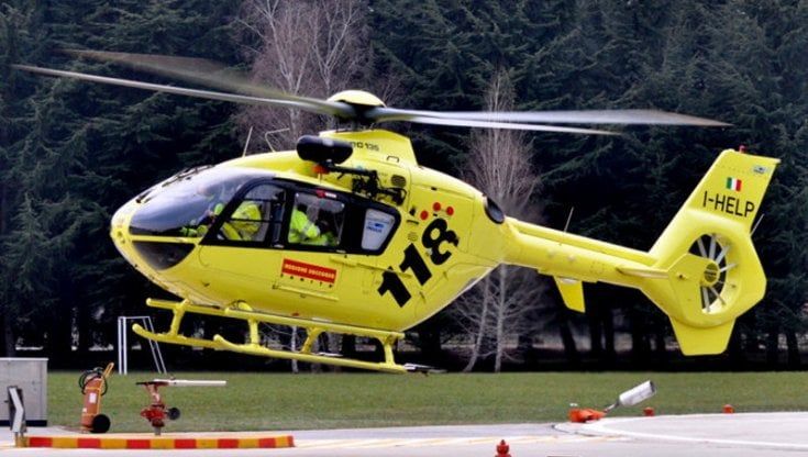 Incidenti stradali, due morti e quattro feriti nello scontro tra un'auto e un gruppo di moto nella Bergamasca
