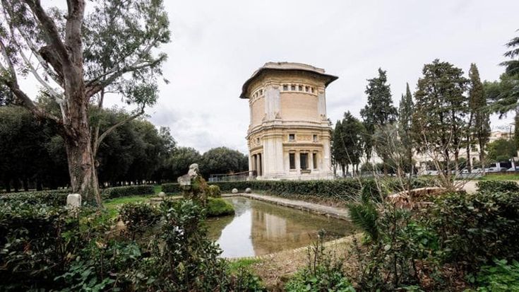 Il Giubileo non salva villa Borghese, villa Sciarra, e villa Pamphilj: i monumenti cadono a pezzi