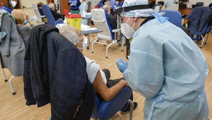  Vaccino: Aifa, 76.206 reazioni sospette su quasi 50 milioni di dosi. 87,9% non gravi