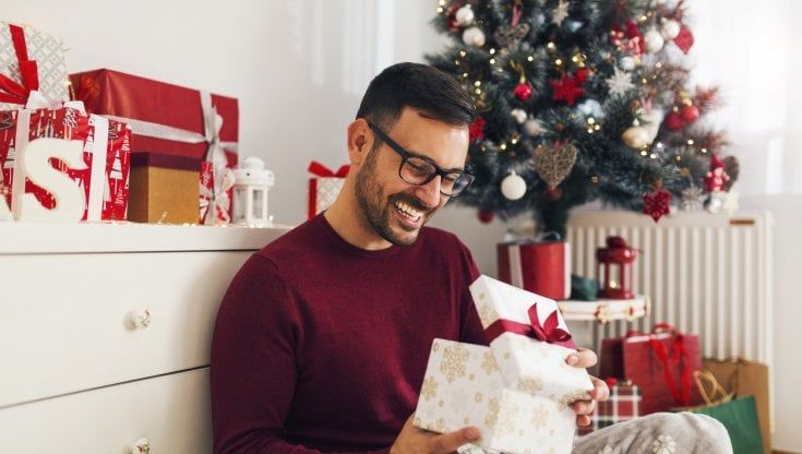 Natale: vestiti, scarpe e accessori sono i regali più gettonati
