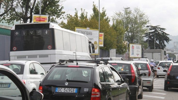 "Cambiare gli orari del lavoro per battere la paralisi del traffico": la proposta dell'assessore dopo un lunedì da dimenticare