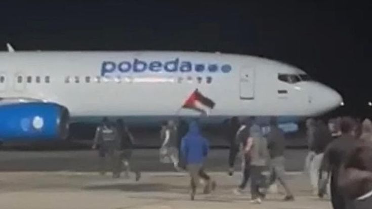 Daghestan, 60 arresti dopo l’assalto all’aereo proveniente da Tel Aviv. Ecco perché è “caccia all’ebreo” nel Caucaso musulmano