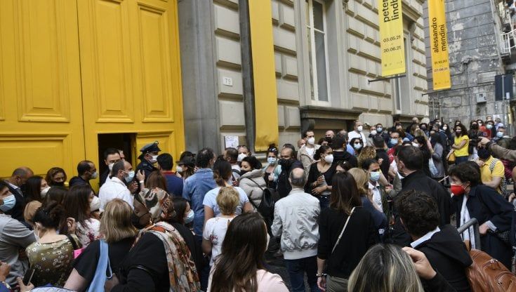 Vaccini, ressa all’hub del Madre: arrivano 200 persone convocate ieri