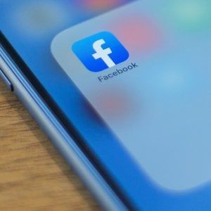 Facebook debutta nei pagamenti digitali, negli Usa arriva il servizio "Pay"