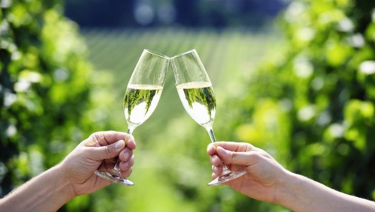 Vino, anno record per le bollicine italiane. Lo spumante supera quota 1 miliardo di bottiglie, al traino del Prosecco