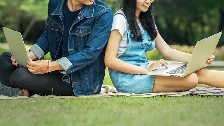 “Amici di letto”, sexting e social: come è cambiata la sessualità degli adolescenti