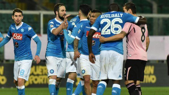 Palermo-Napoli 0-1: Higuain di rigore, azzurri a -3 dalla Juventus