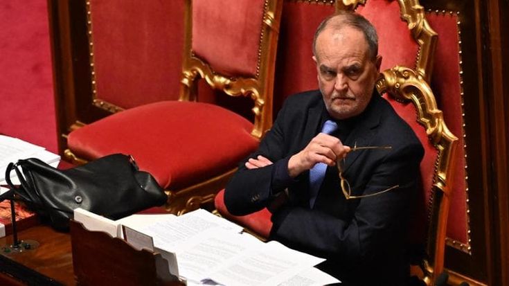 Salario “giusto” e regionale. Così il governo torna alle gabbie
