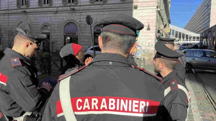 Telefoni rubati e nascosti sotto terra: ecco l’ultimo trucco dei borseggiatori della metro