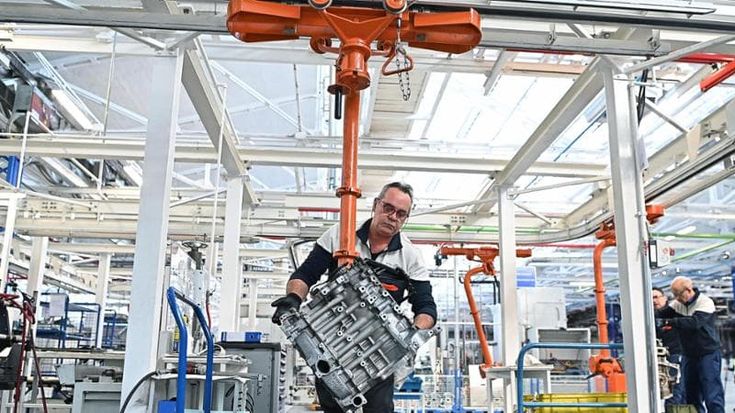 Istat, nel 2023 in media 481mila occupati in più. Il lavoro si chiede ad amici e parenti