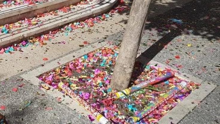 Feste di laurea sostenibili, UniBa parte da piazza Cesare Battisti: “Ora stop ai coriandoli”