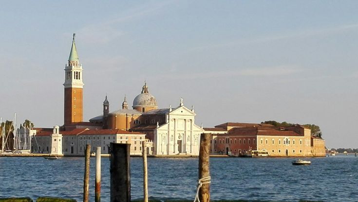 Cara Venezia