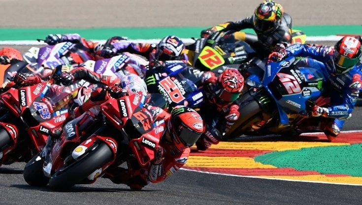 MotoGp: tragedia sfiorata ad Aragon, Nakagami cade e viene schivato da tutti gli altri piloti
