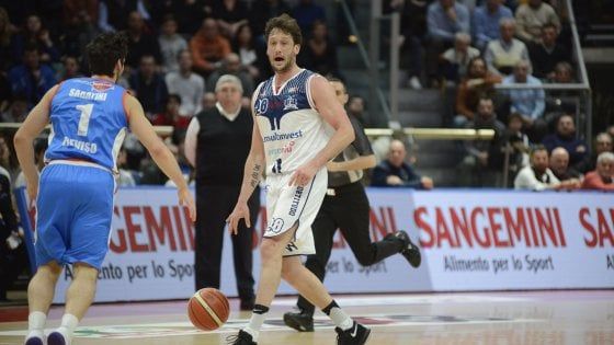 Basket, McCamey non basta: la Fortitudo perde la battaglia contro Treviso