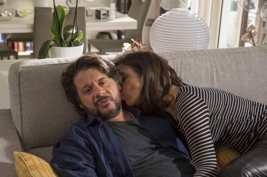 'Nove lune e mezza', sorelle, mariti e coppie gay. La difficile strada per la felicità