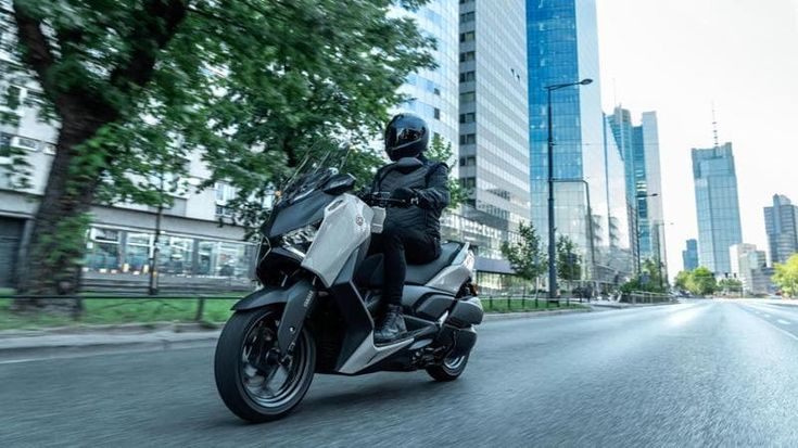 Yamaha rilancia la gamma degli scooter sportivi XMax con dotazioni sempre più premium