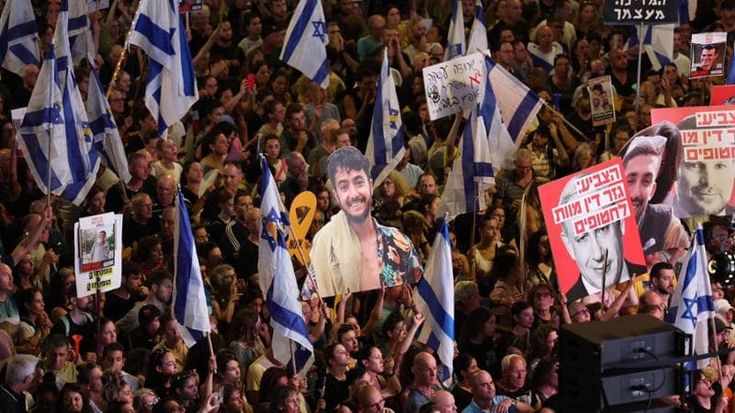 Israele, Netanyahu fra due fuochi