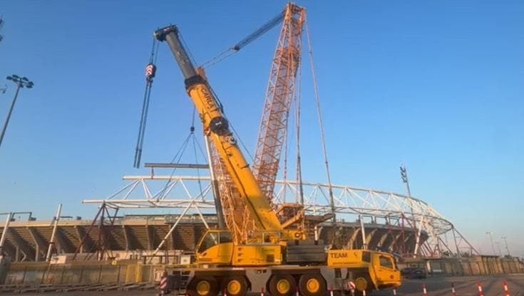 Incidente sul lavoro, operaio di 72 anni colpito da una fune nello stadio di Lecce: è grave