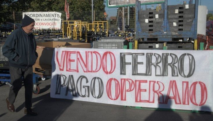 Niente stipendio, sciopero per i lavoratori della ex Gkn