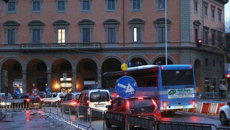 Tramvia, rischio caos cantieri sui viali a Firenze. I lavori del tubone s’intrecciano col tram