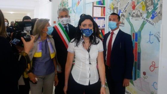 Scuola, Azzolina: "Sì a test sierologici sul personale"