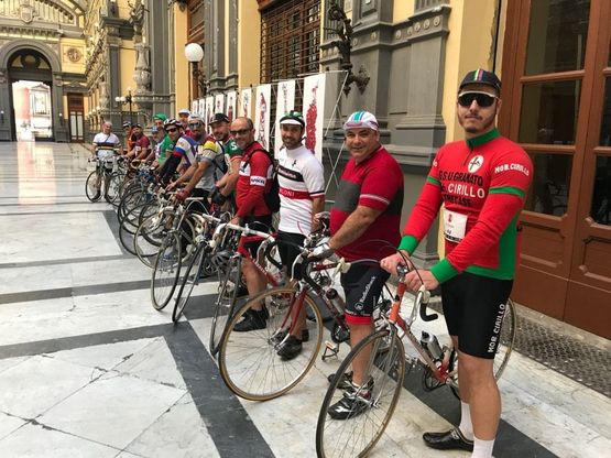 Napoli, pedalata vintage per il Bike Festival