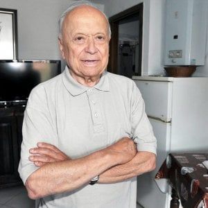 Addio a don Carlo Carlevaris, muore a 92 anni il primo prete operaio