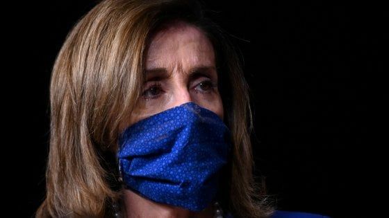 Usa, Pelosi impone la mascherina alla Camera