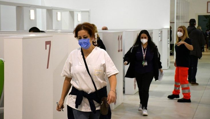 Variante sudafricana, Alberto Mantovani: "Non c'è motivo di preoccuparsi, restiamo tranquilli"