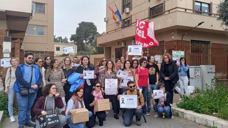 Concorsi scuola, docenti idonei esclusi protestano davanti l’Ufficio scolastico regionale