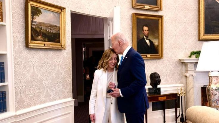 Meloni atlantista, la Lega si smarca e il feeling con Biden imbarazza FdI