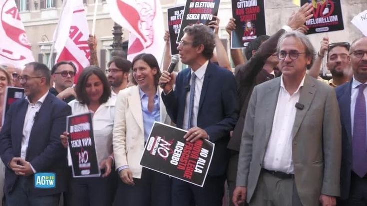 L’opposizione festeggia in piazza e occupa l’aula: adesso tocca a noi. Schlein: siamo stati perfetti