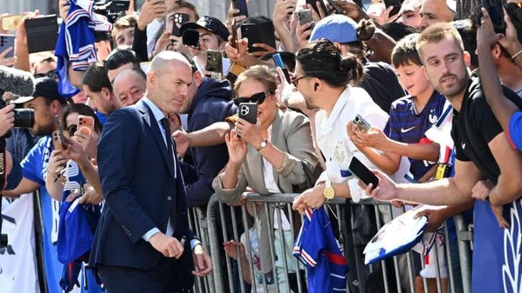 La Francia a Zidane: “Ho detto tanti no, perché volevo essere solo qui”
