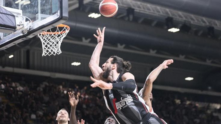 Serie A, Bologna prima, Milano seconda a un turno dalla fine della regular season. Brindisi retrocede in A2