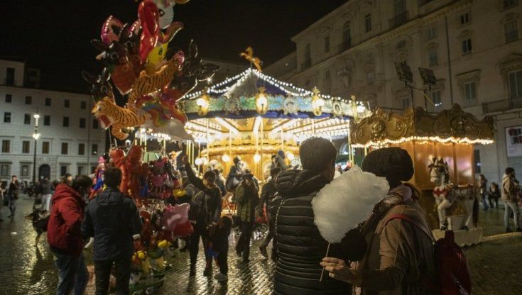 In piazza Navona con i Tredicine, tra tiroassegno e paccottiglia: la resa di Gualtieri