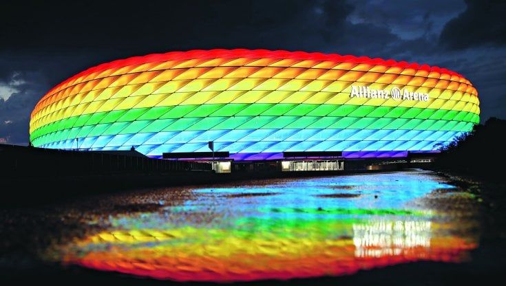 Europei, l'Uefa mette l'arcobaleno nel suo logo. E Orban non va a Monaco