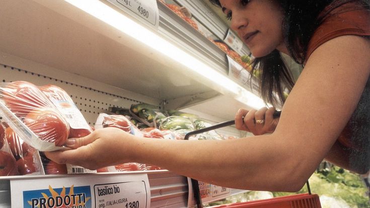Non si butta via nulla: finalmente sprechiamo meno cibo