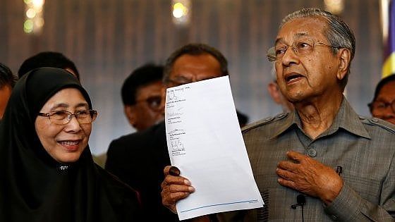 Mahathir, il premier più longevo del mondo. In Malaysia vittoria a sorpresa dell'opposizione guidata dal leader 92enne