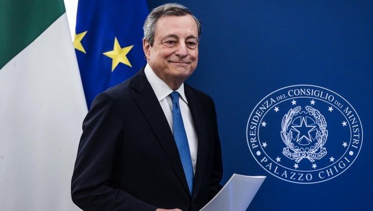 Draghi e la barzelletta sul banchiere dal cuore duro: il premier in versione "Berlusconi"
