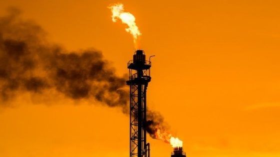 Il petrolio finisce "sotto zero" per la prima volta nella storia 