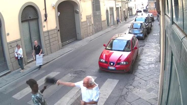 Firenze, lo stesso uomo massacra di botte il priore di Santo Spirito dopo il 92enne ex atleta: salvato da un ragazzo