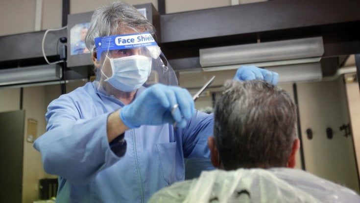 Nel Torinese ora si può lasciare il proprio comune per andare dal parrucchiere
