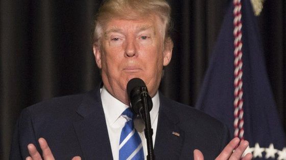Usa, Trump gioca d'anticipo sulla sospensione del bando ai musulmani: "Tribunali politicizzati"