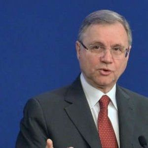 Visco: "Rischio paralisi politica mai così elevato"