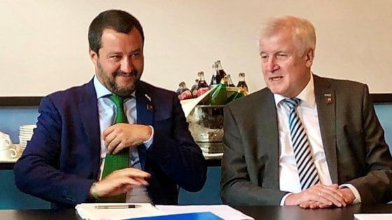 Migranti, Salvini vede Seehofer: "Ricollocamenti in Italia? Solo se ci sarà una redistribuzione"