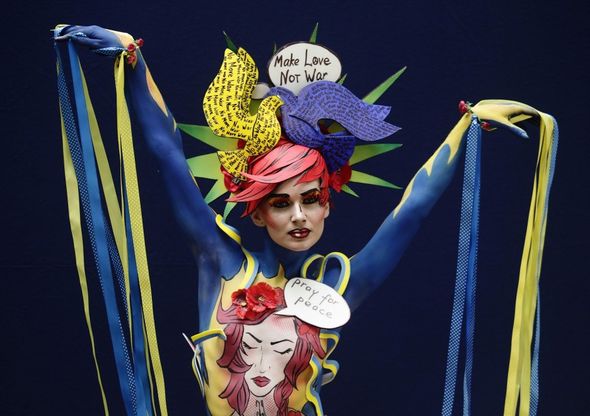 Austria, al festival di bodypainting i corpi sono pop