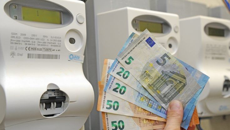 Stangata sulle bollette, +9,9% per l’elettricità e +15,3% per il gas