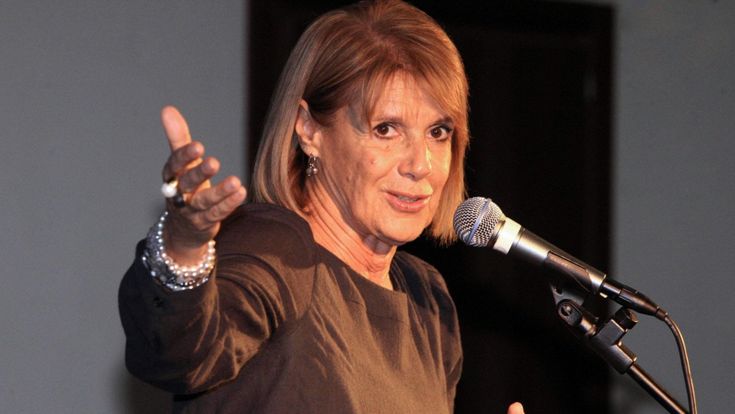 Lella Costa: "Il mio palco è tutto per Franca Valeri"